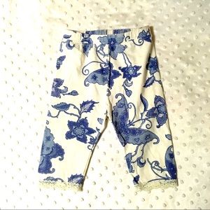 Gap capris blue butterfly